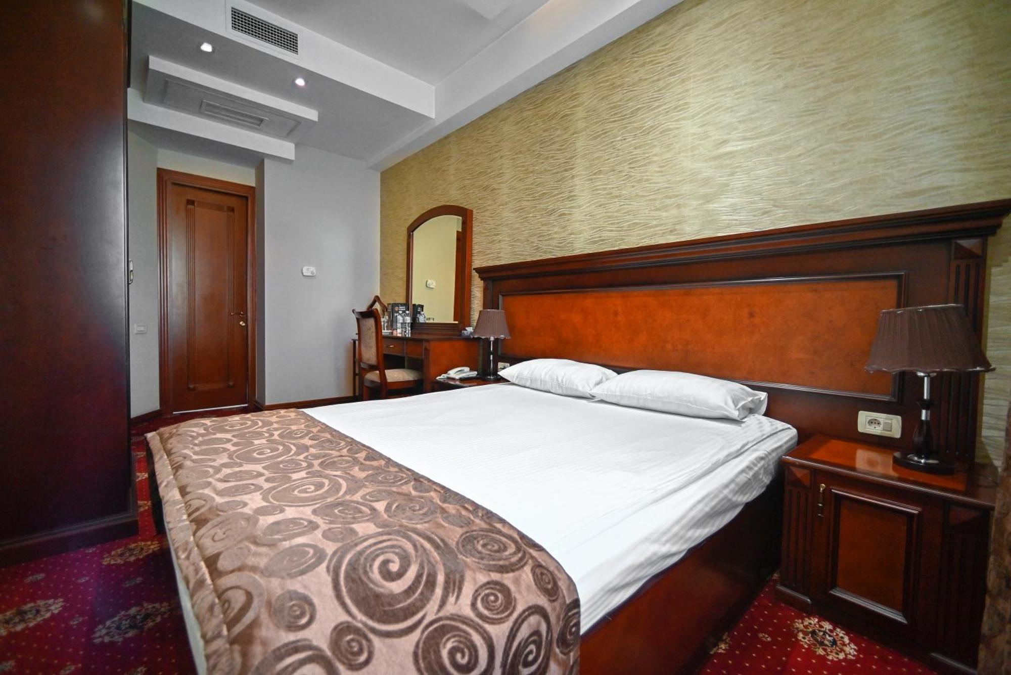 Spa Hotel Grace Forum Yerevan Quarto foto